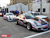 В Баку стартовал парад гоночных машин, участвующих в City Challenge (Фото)